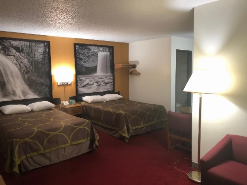 Super 8 by Wyndham Front Royal image 3
