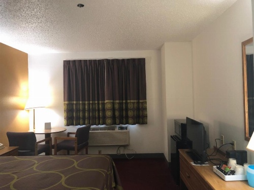 Super 8 by Wyndham Front Royal image 7